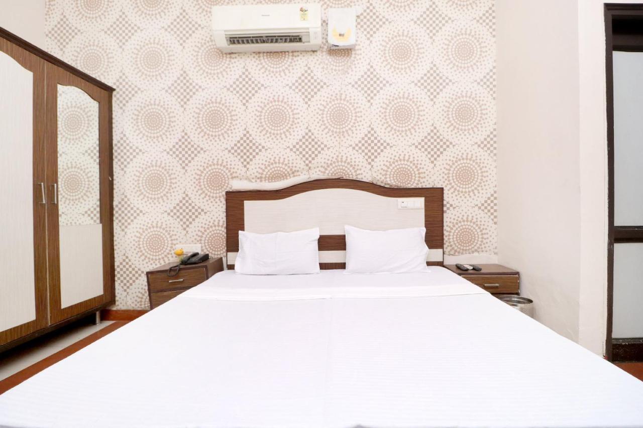 Spot On 43045 Hotel Vivek Plaza Shahpur  Bagian luar foto